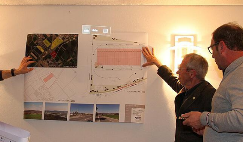 CS-Trans Baupläne von Bernd Gierlich (Architekt von Concept Laser).
Vorstellung Grundriss Halle A in der Bürgerversammlung in Grundfeld am 19.04.2019
Der ebenfalls präsentierte Plan für Halle B ist leider nicht verfügbar. Foto: Gerda Völk 